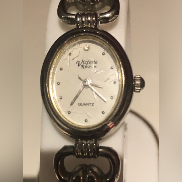 3/$40 Victoria Rhein silver tone watch - Picture 2 of 6